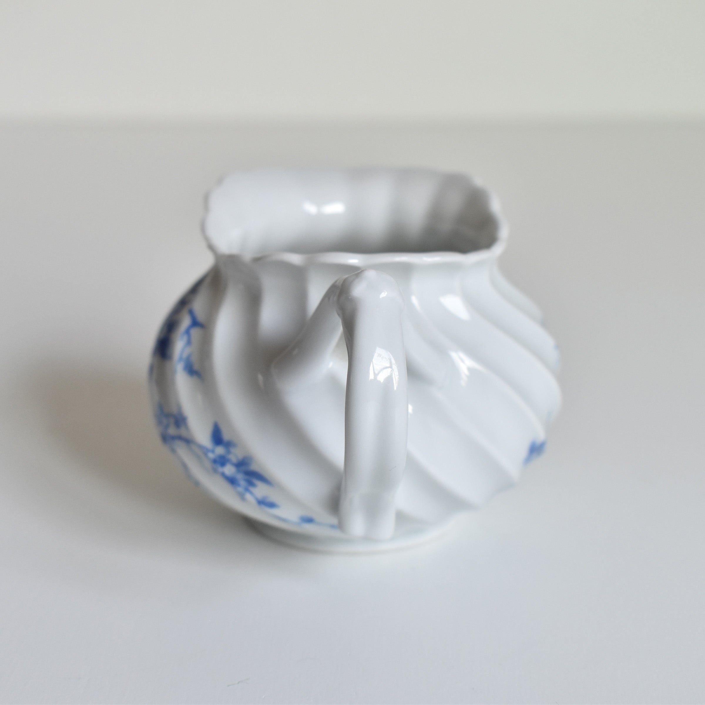 リモージュ アビランド クリーマー ヴィンテージクリーマー リモージュアビランド Cerisier Bleu — Loane