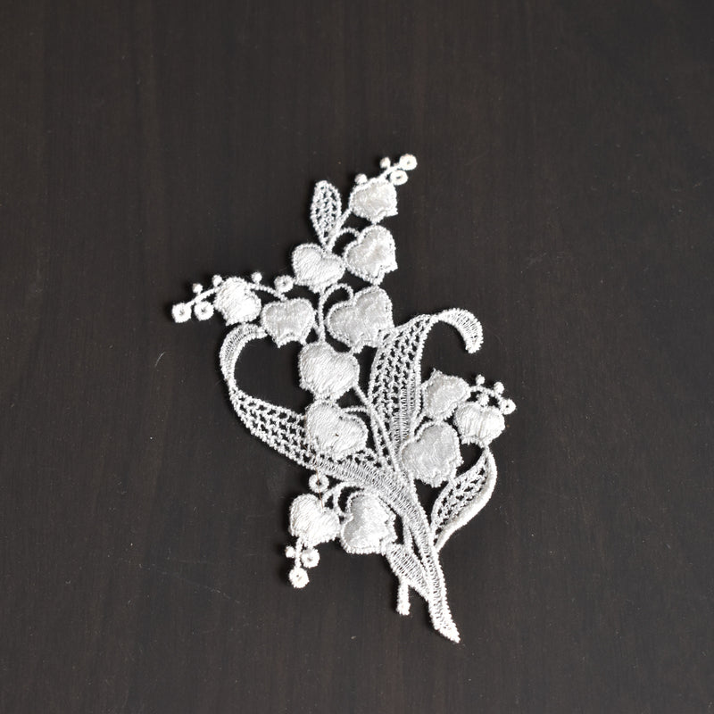 ヴィンテージ 鈴蘭刺繍