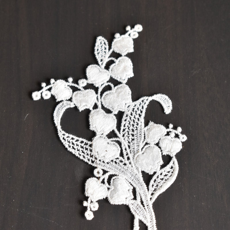 ヴィンテージ 鈴蘭刺繍