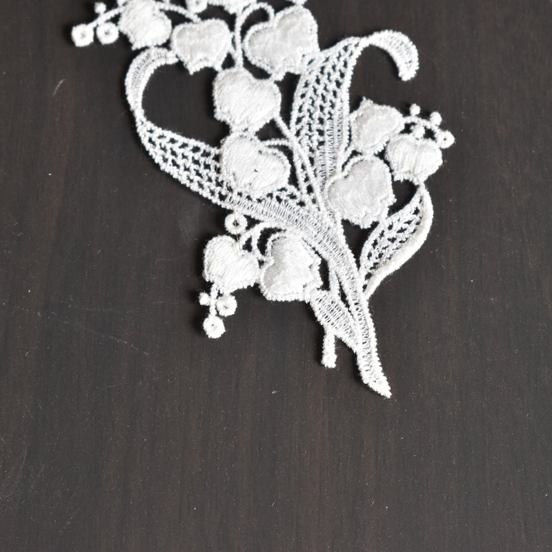 ヴィンテージ 鈴蘭刺繍