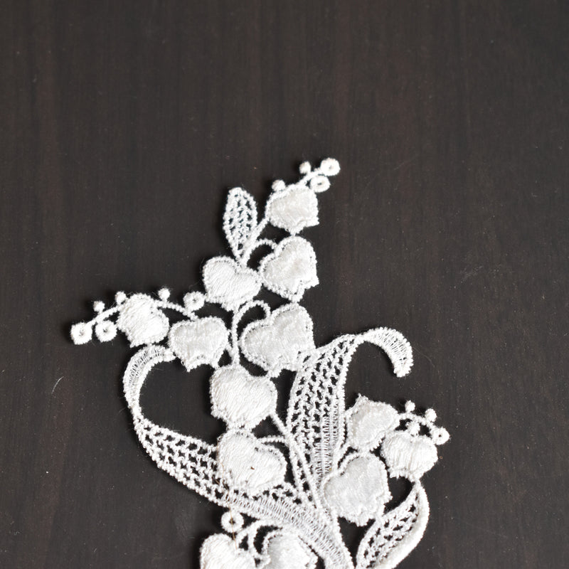 ヴィンテージ 鈴蘭刺繍