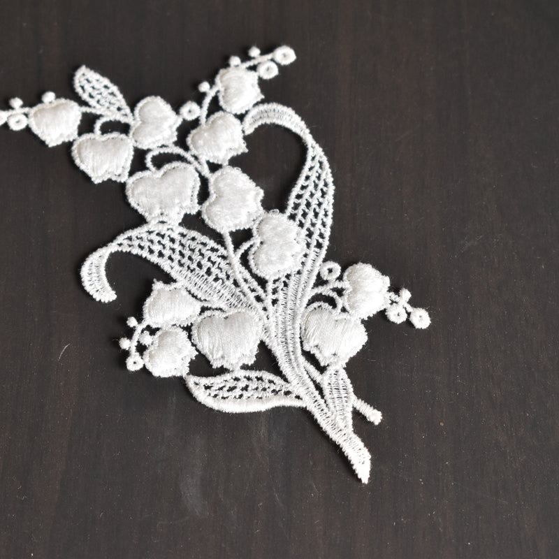 ヴィンテージ 鈴蘭刺繍