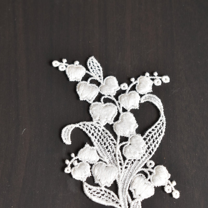 ヴィンテージ 鈴蘭刺繍