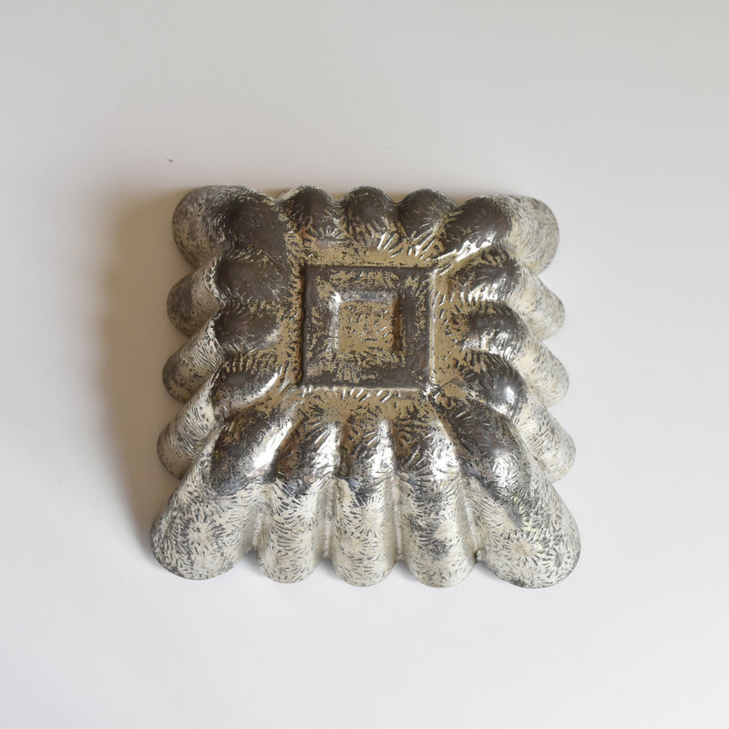 Antique cake mold: Carré