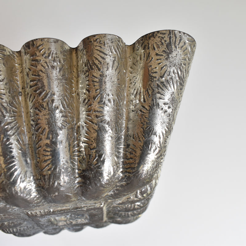 Antique cake mold: Carré