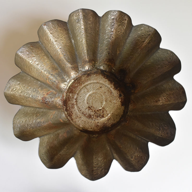 Antique Cake Pan GM