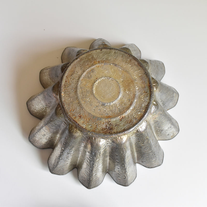 Antique Cake Pan GM