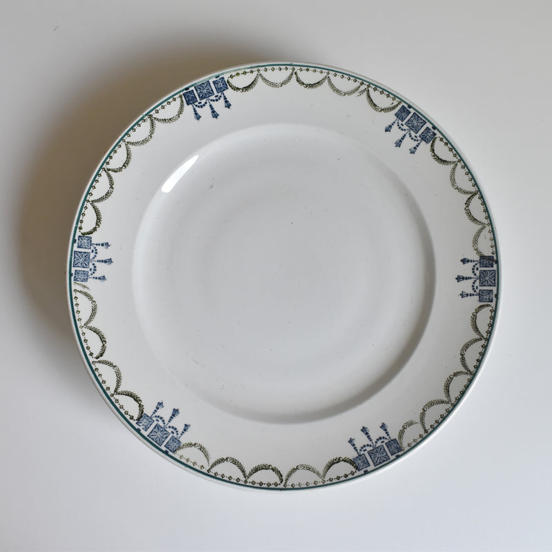 Vintage footed plate, St. Amand 6507