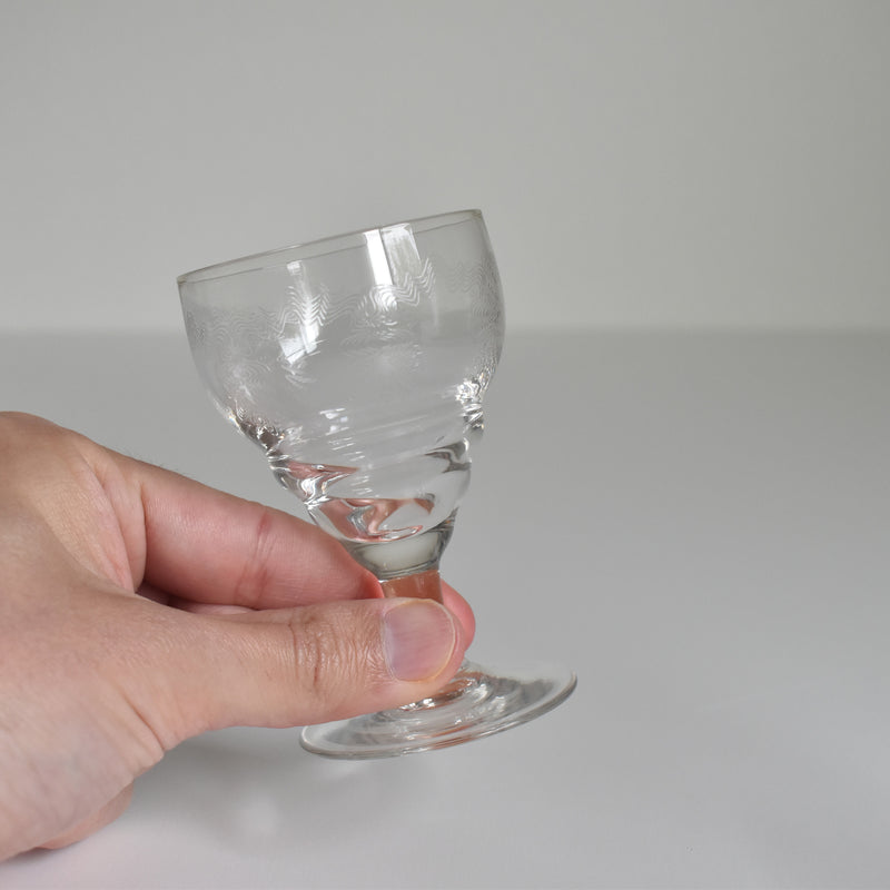 アンティーク白ワイングラス エッチングZigZag