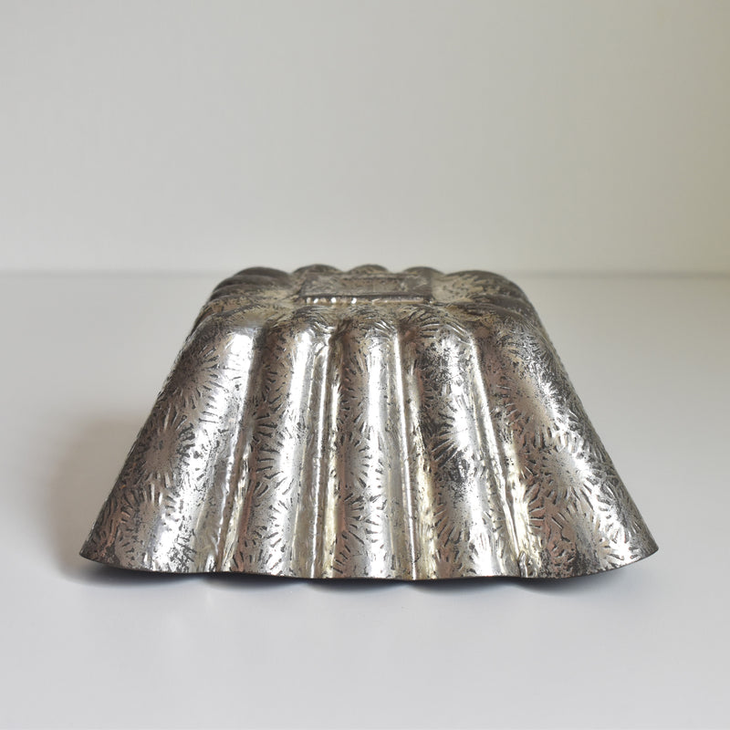 Antique cake mold: Carré