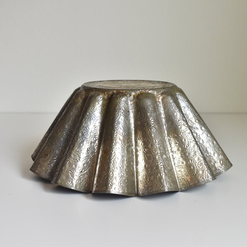 Antique Cake Pan GM