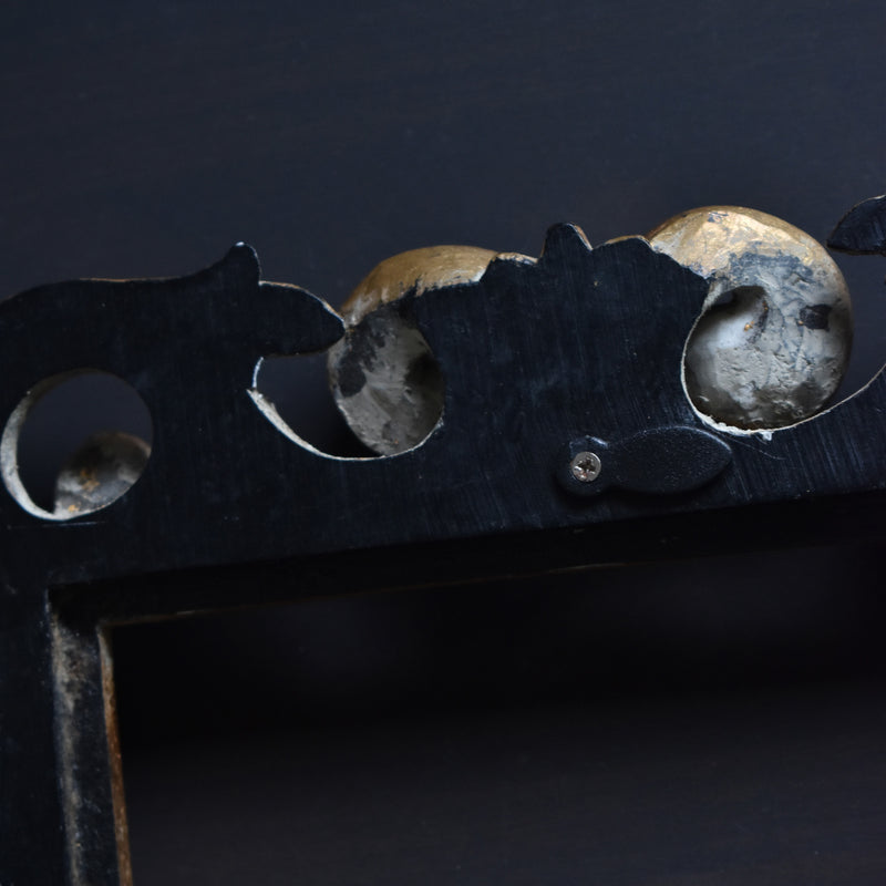 Antique-style frame