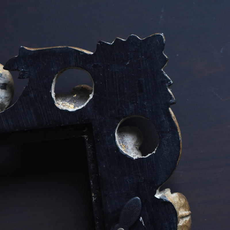 Antique-style frame