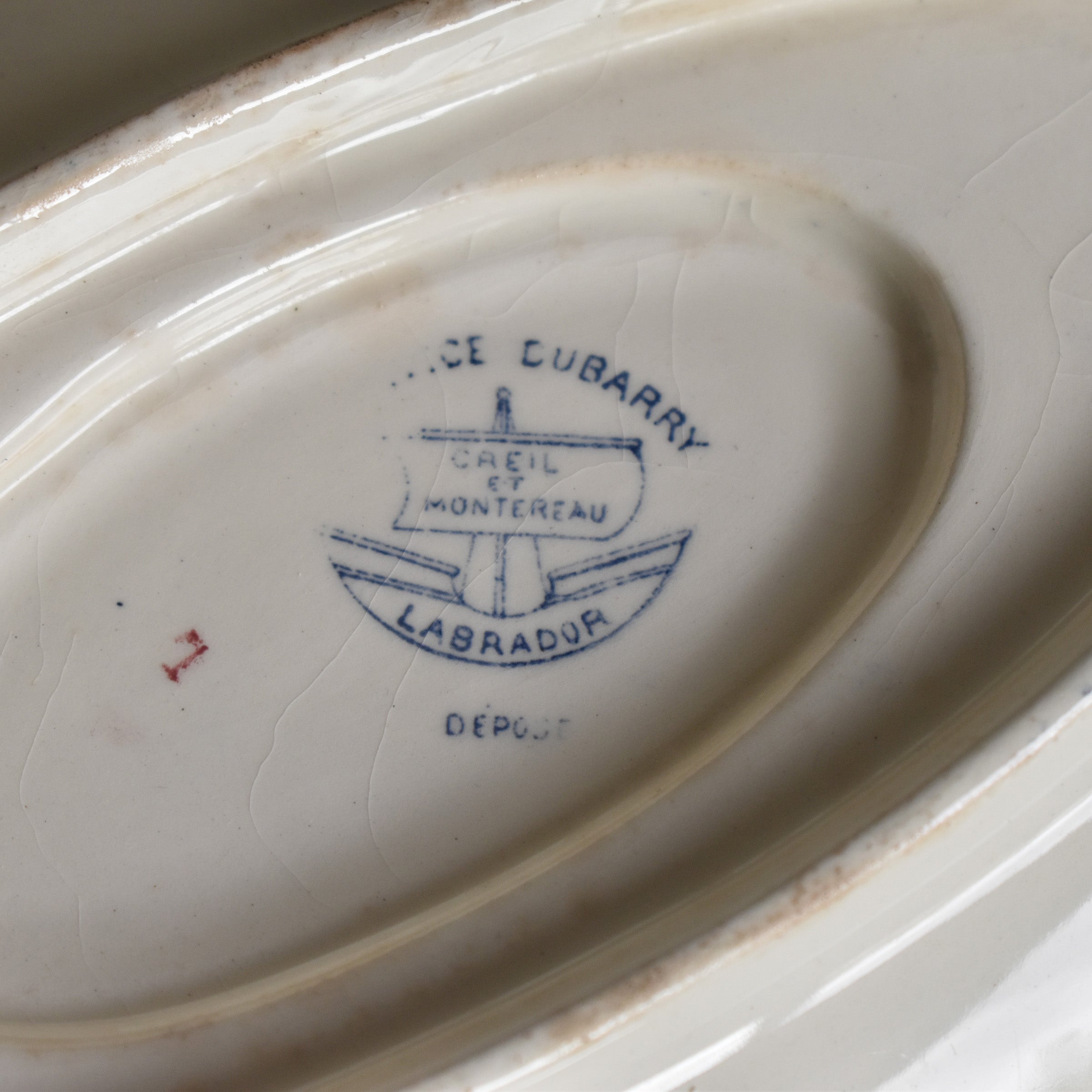 アンティークソーシエール クレイユモントロー Dubarry — Loane Interior