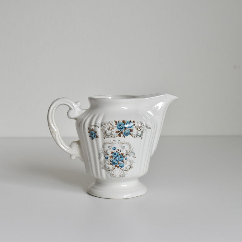 Vintage creamer, Orsy Mulardeau, Roses bleues