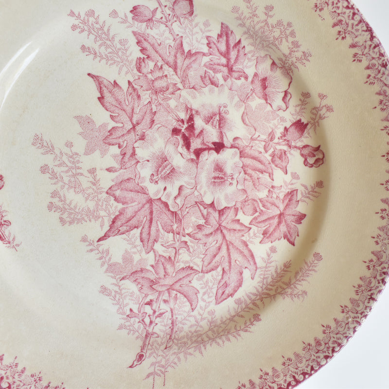 Antique Plate Onand Eglantines E (On display at Osaka store)