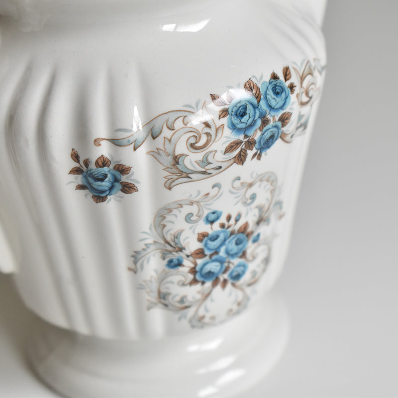 Vintage creamer, Orsy Mulardeau, Roses bleues
