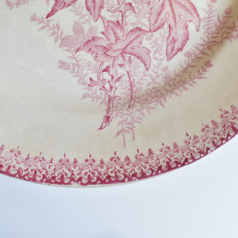 Antique Plate Onand Eglantines E (On display at Osaka store)