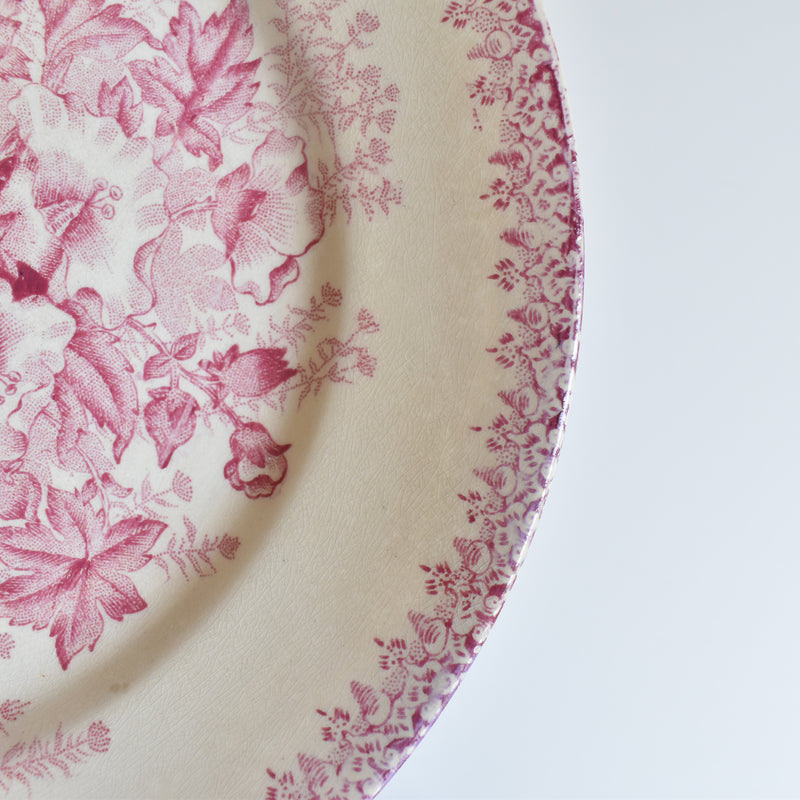 Antique Plate Onand Eglantines E (On display at Osaka store)