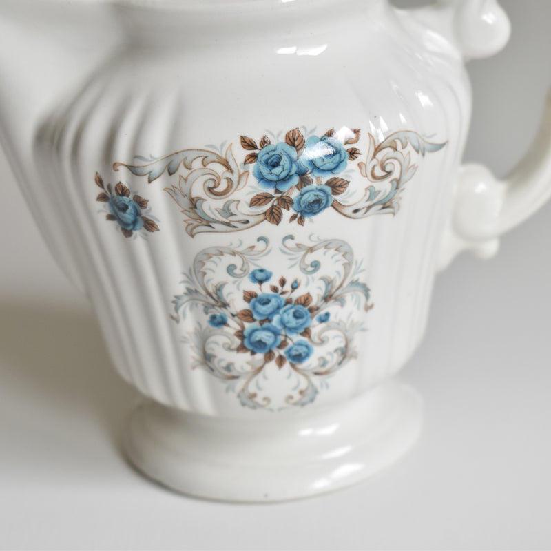 Vintage creamer, Orsy Mulardeau, Roses bleues