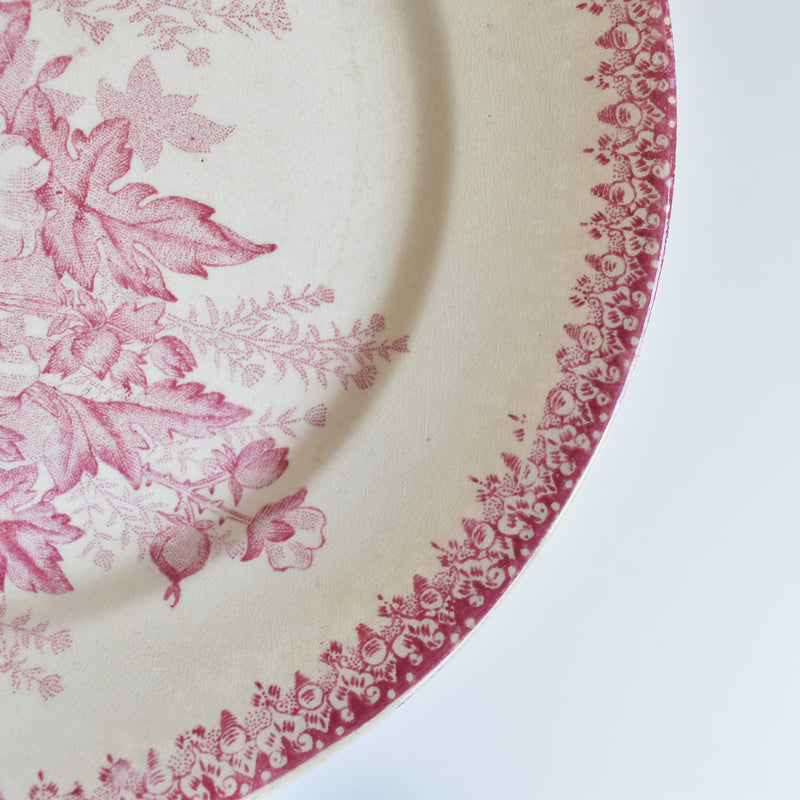 Antique Plate Onand Eglantines E (On display at Osaka store)
