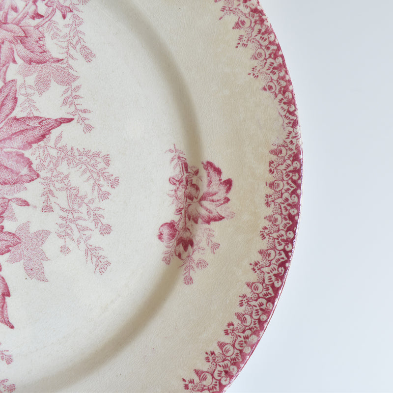 Antique Plate Onand Eglantines E (On display at Osaka store)