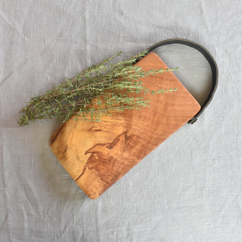 ミニブナカッティングボード 革取っ手付き　21.5cmx11.5cm