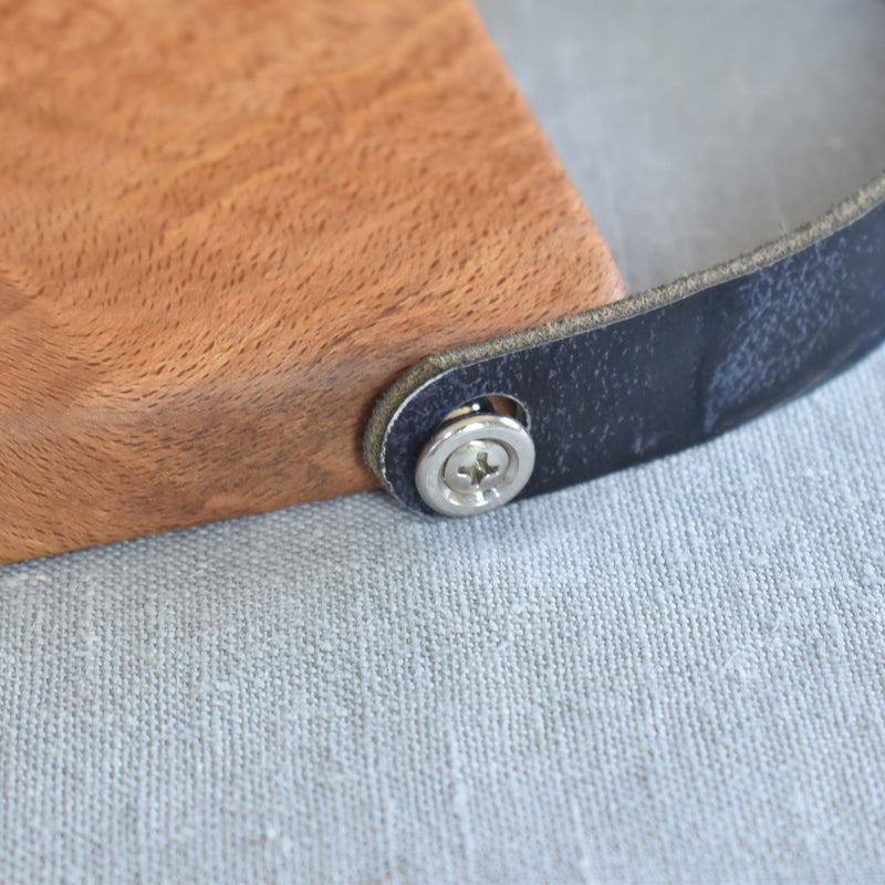 ミニブナカッティングボード 革取っ手付き　21.5cmx11.5cm