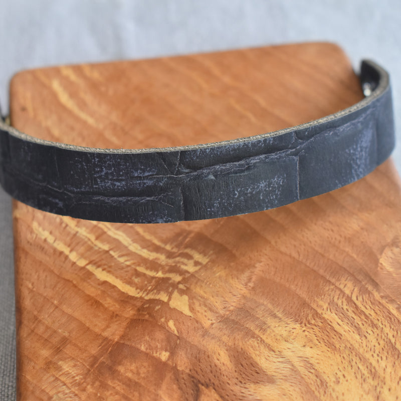 ミニブナカッティングボード 革取っ手付き　21.5cmx11.5cm