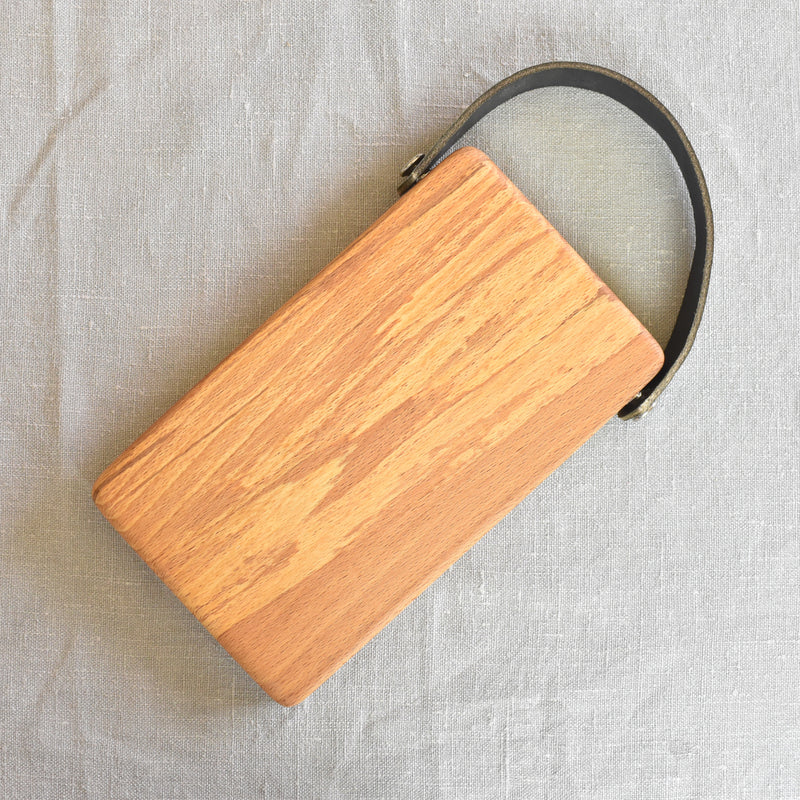 ミニブナカッティングボード 革取っ手付き　19.5cmx11cm