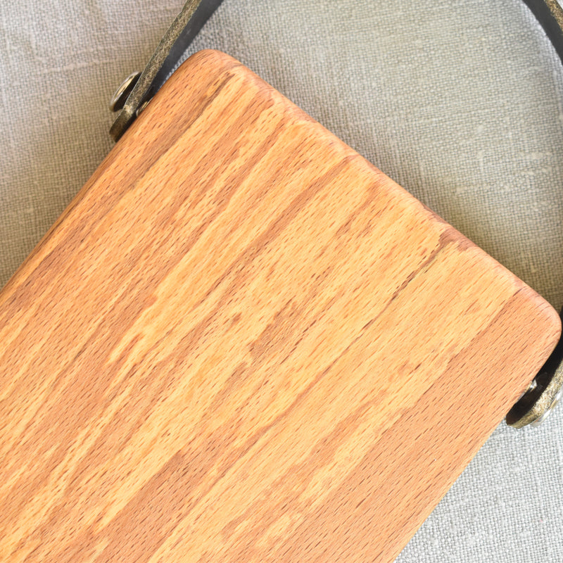ミニブナカッティングボード 革取っ手付き　19.5cmx11cm