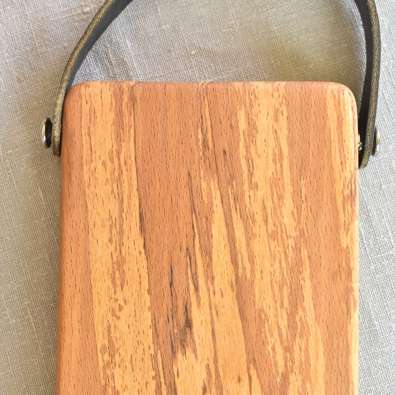 ミニブナカッティングボード 革取っ手付き　19.5cmx11cm