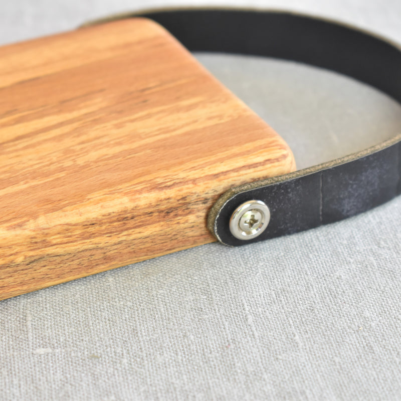 ミニブナカッティングボード 革取っ手付き　19.5cmx11cm