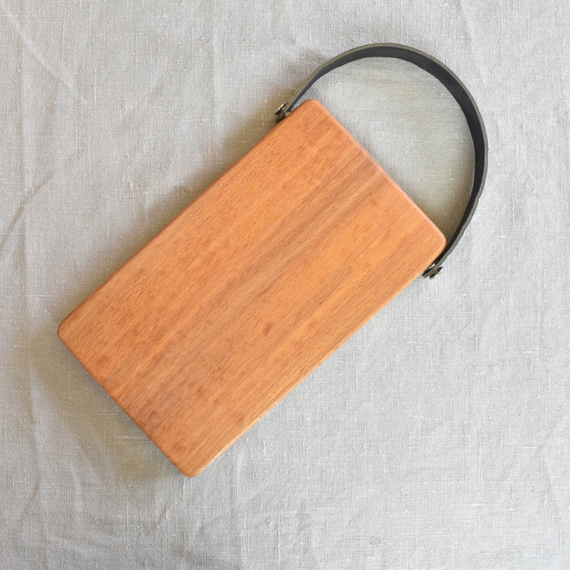 ミニブナカッティングボード 革取っ手付き　23.8cmx14cm