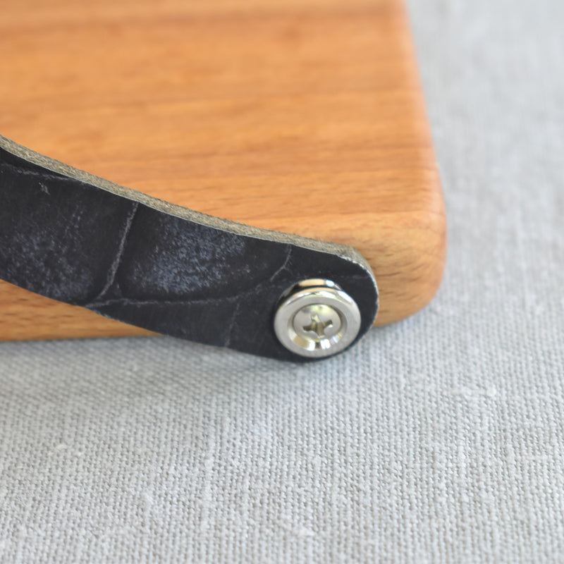 ミニブナカッティングボード 革取っ手付き　23.8cmx14cm