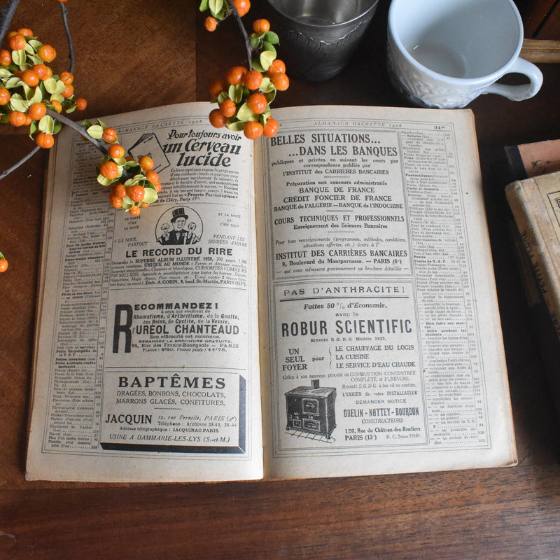 Vintage book: Almanach Hachette 1928 (Almanac)