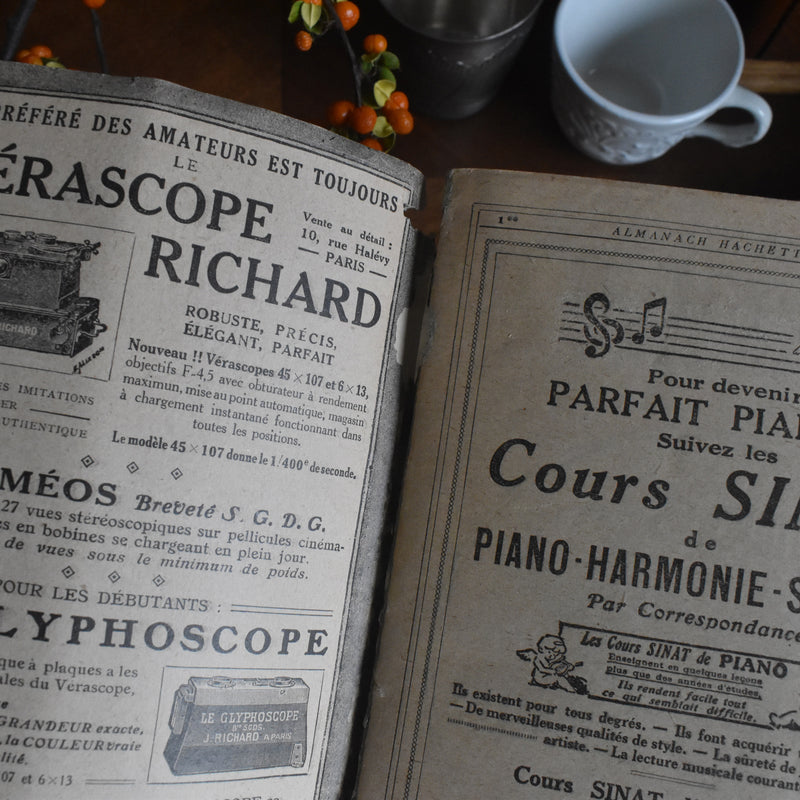 Vintage book: Almanach Hachette 1928 (Almanac)