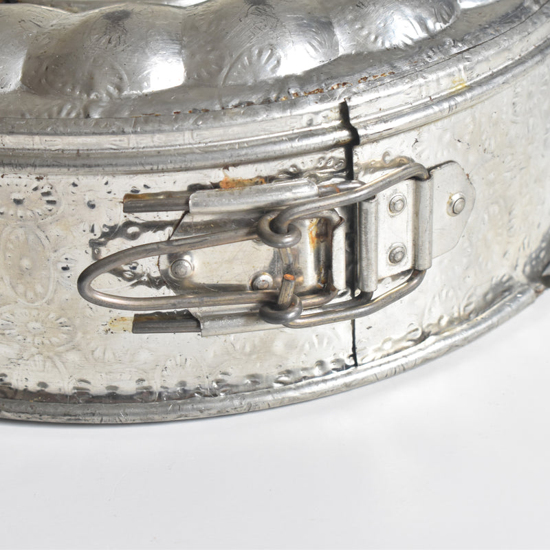 Vintage cake pan