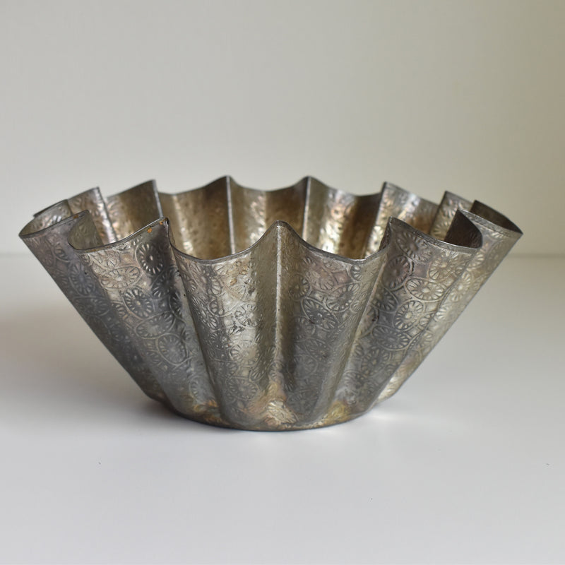 Antique Cake Pan GM