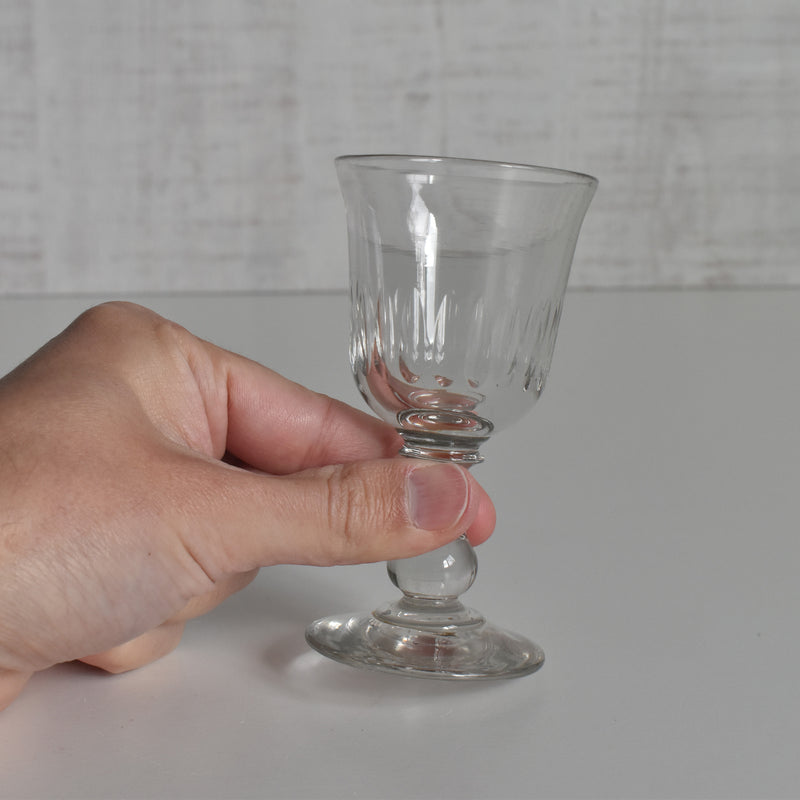 アンティークワイングラス　R051