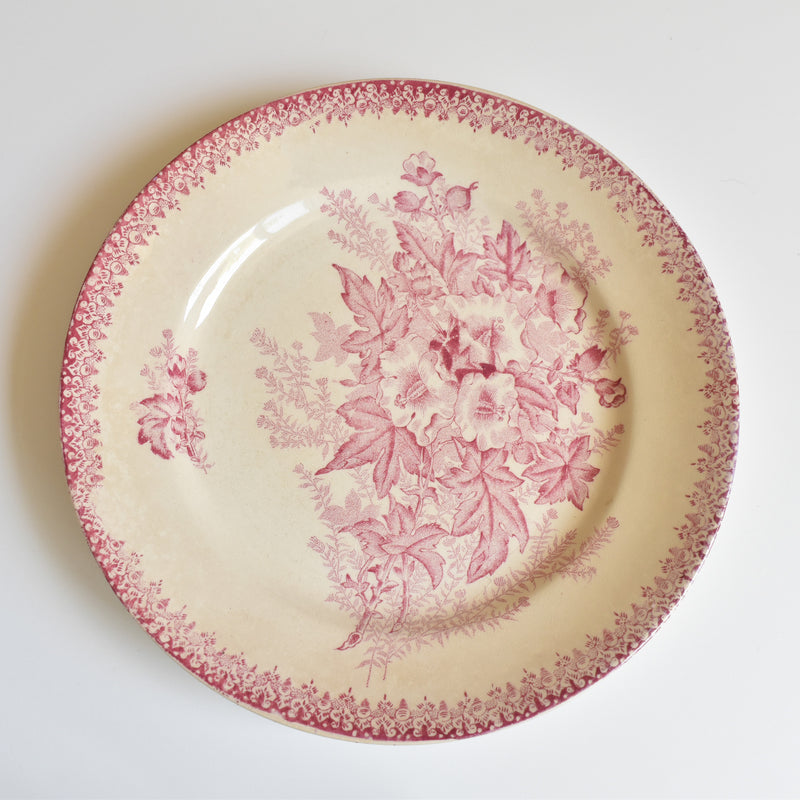 Antique Plate Onand Eglantines E (On display at Osaka store)