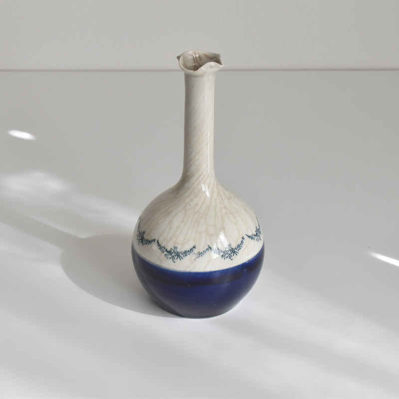 Antique vase, Pont-des-Vernes
