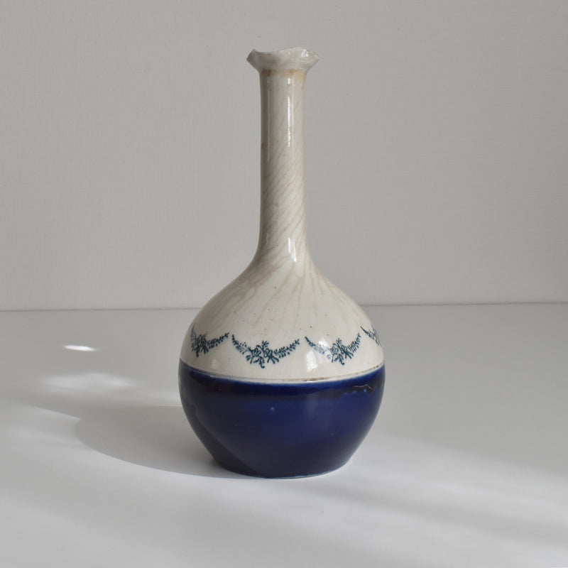 Antique vase, Pont-des-Vernes