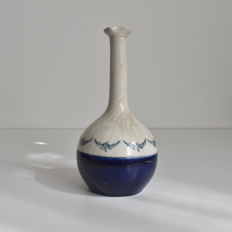 Antique vase, Pont-des-Vernes