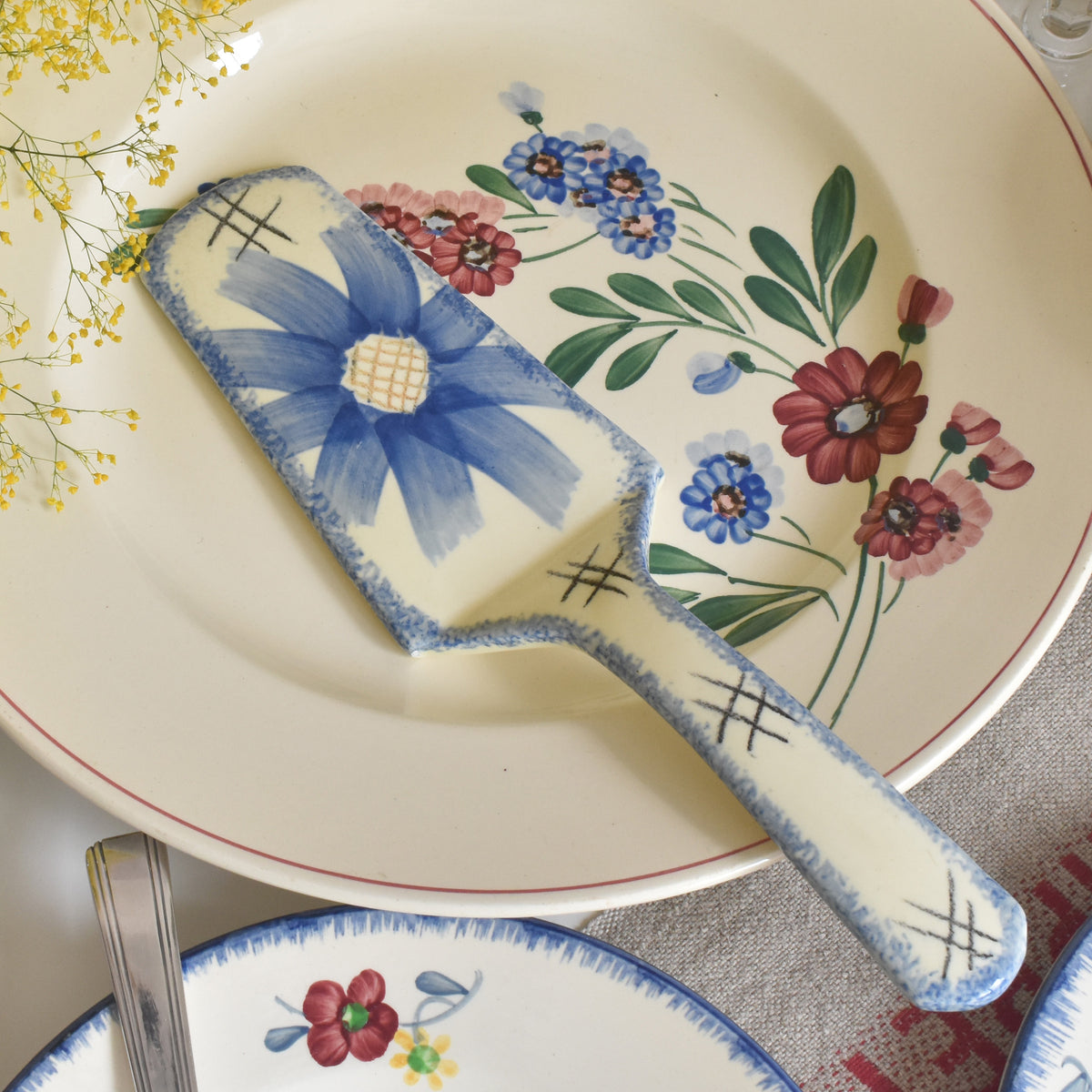 PRILL 青い花模様のケーキサーバー ヴィンテージ 陶器ケーキサーバー — Loane Interior