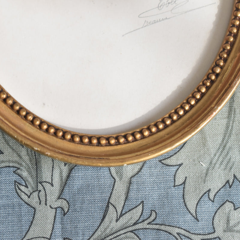 Vintage Oval Frame with Photo