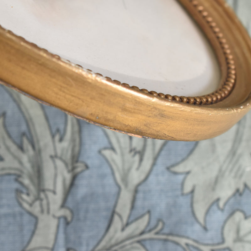 Vintage Oval Frame with Photo