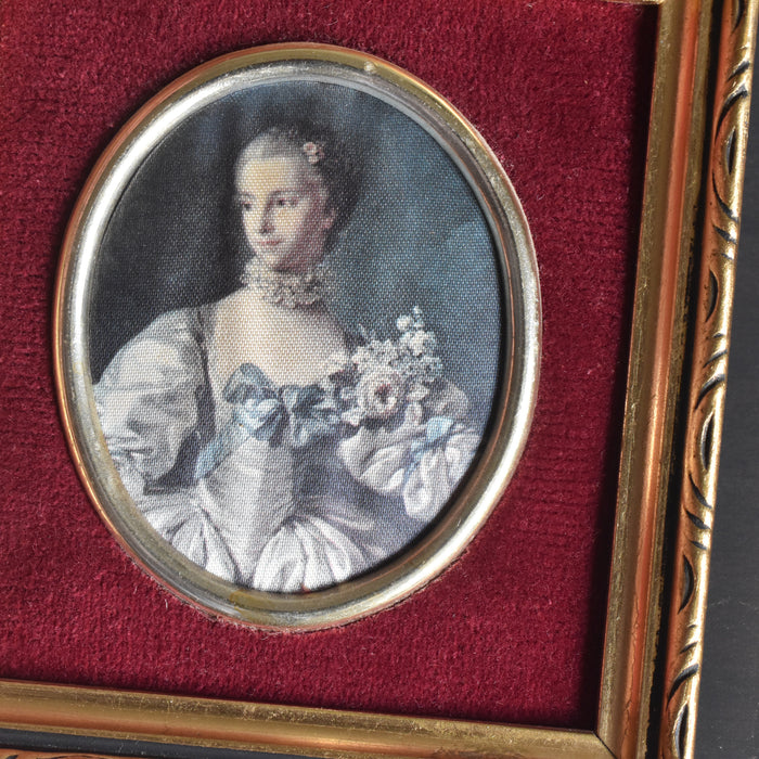 ヴィンテージスモールフレーム 10cm x 10.7cm シルク絵付き B