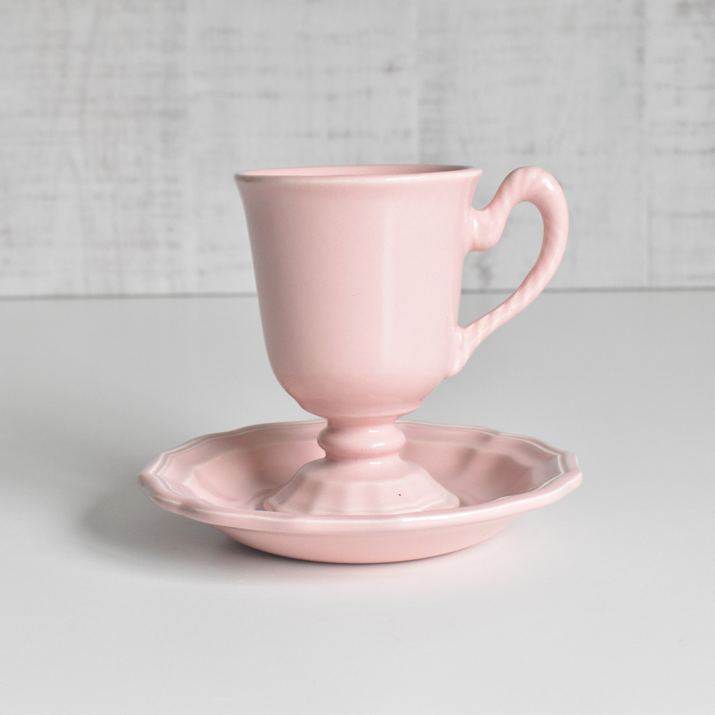 ヴィンテージ脚付きコーヒーカップ＆ソーサーサラン ピンク — Loane