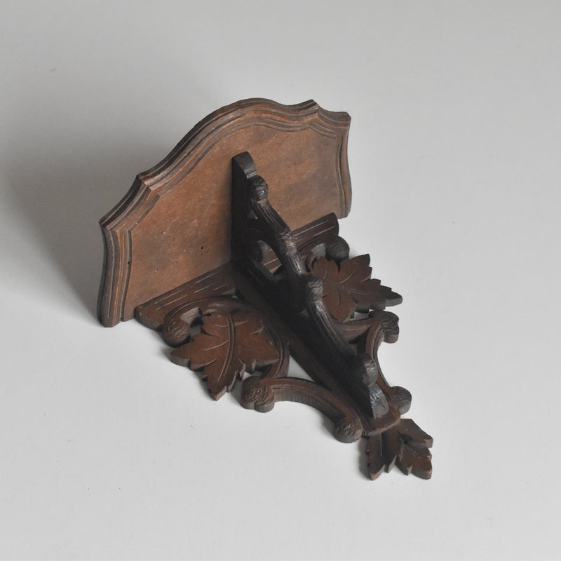 ヴィンテージ　木彫刻のミニ・ウォールコンソール